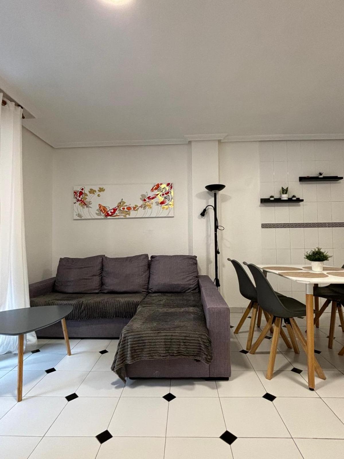 Просторная Квартира Рядом С Морем В Хорошем Районе Torrevieja Bagian luar foto